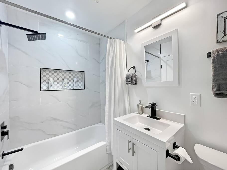 Luxury Penthouse , Private Roofdeck & Amazing View Hébergement de vacances Washington